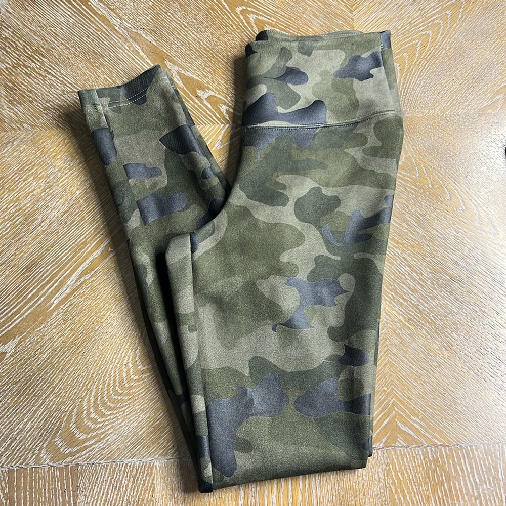 WHITE HOUSE BLACK MARKET Green Camo Runway Legging 2